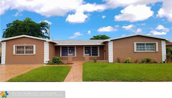 Home For Sale In Pasadena Lakes