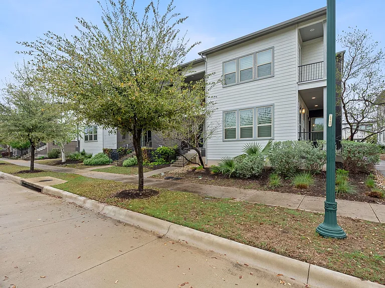 4211 Berkman Dr — Photo 2