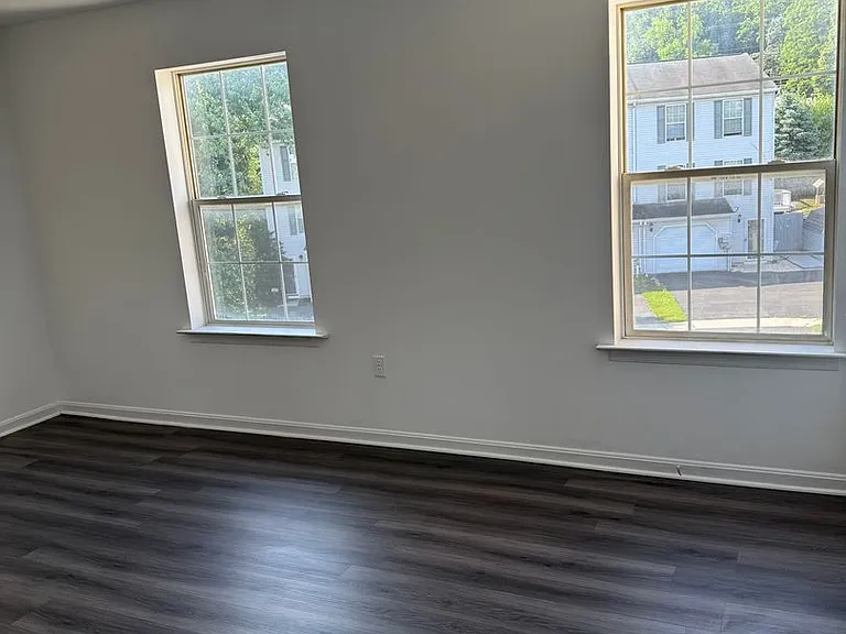 53 Mall Rd — Photo 5