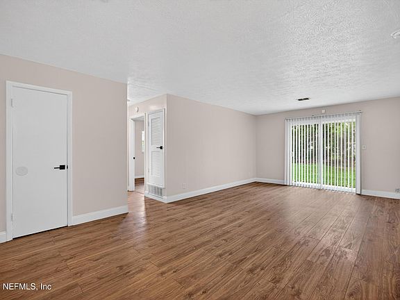 5th image of 2839 LORAN Drive N