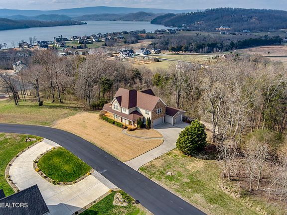 2nd image of 210 Majestic View Dr