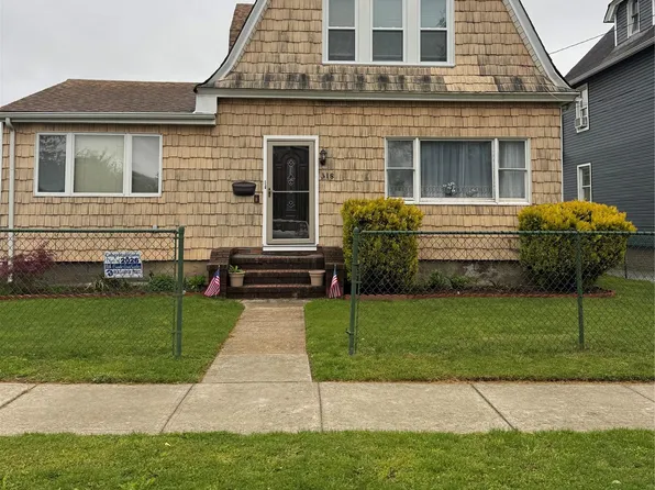 318 Earle Ave APT 2, Lynbrook, NY 11563