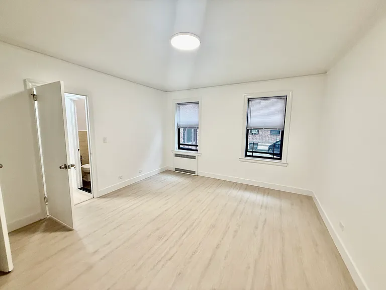 14476 Sanford Ave #1E — Photo 4