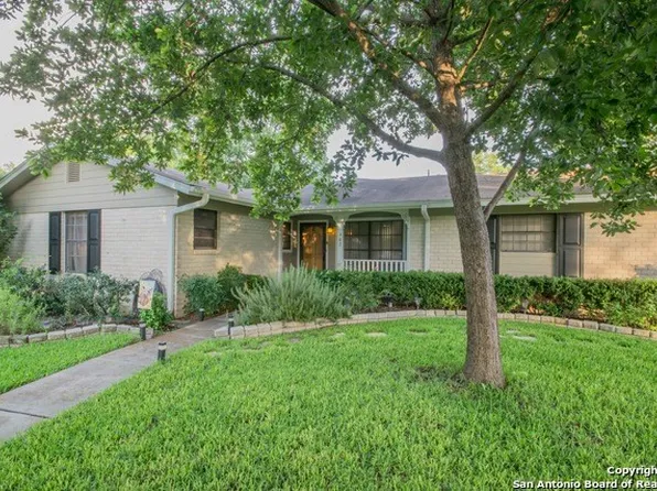 402 W Byrd Blvd, Universal City, TX 78148