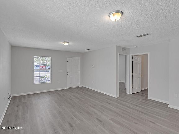 3rd image of 1324 LAKE SHORE Boulevard