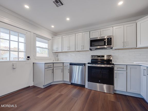 2nd image of 208B Huntington Drive