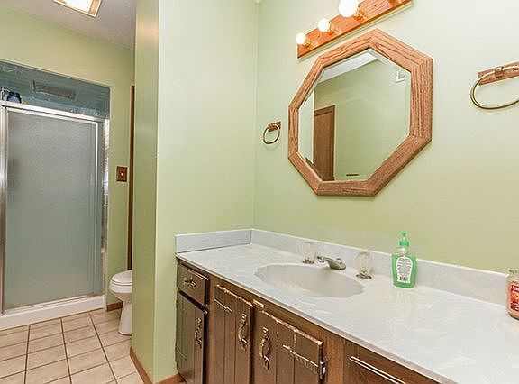 5th image of 255 Tamarack Dr