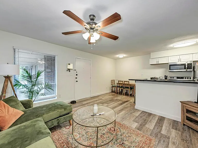 2207 Leon St #103 — Photo 8