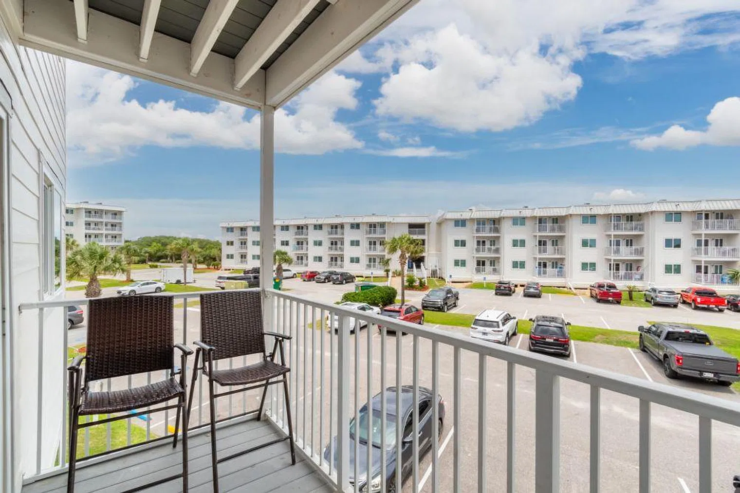 2 bed, 2.0 bath, 785 sqft, $4,239 — Photo 3