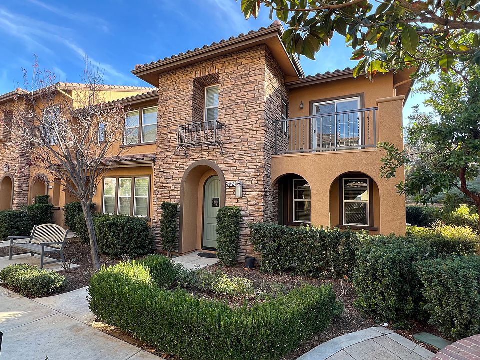 Charming end unit with nicely maintained landscaping