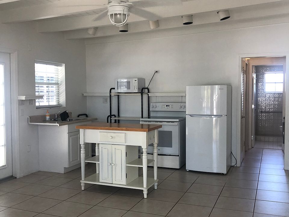 Kitchen/Living area with high ceilings