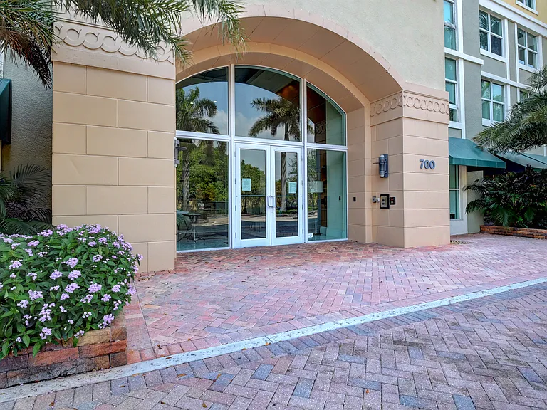 700 E Boynton Beach Blvd #403 — Photo 7