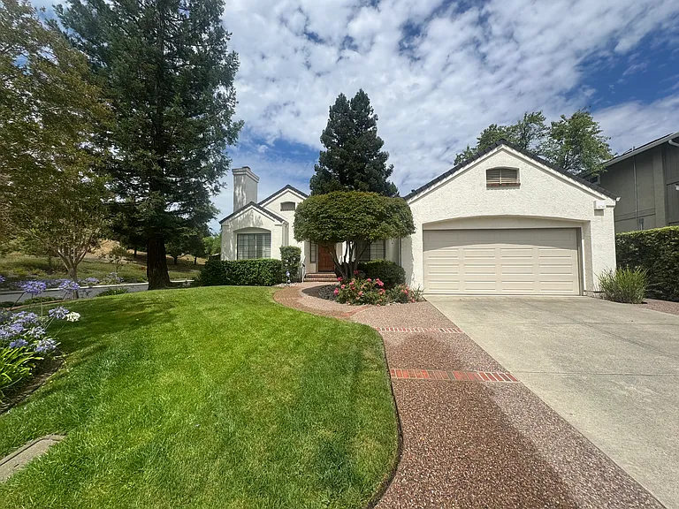 5 Stanton Ct — Photo 1