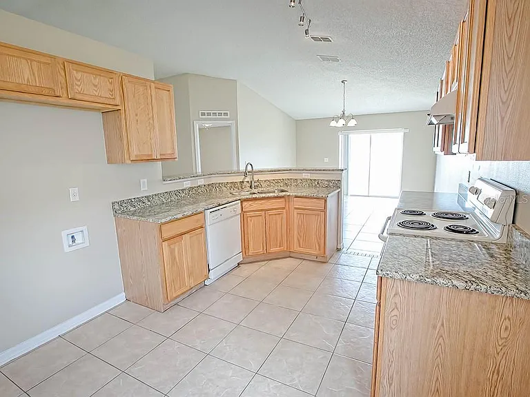 2139 Sandridge Cir — Photo 11