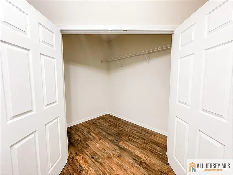 105 Regency Pl — Photo 5