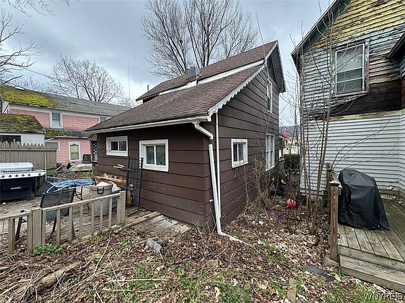 5th image of 246 E 3rd St