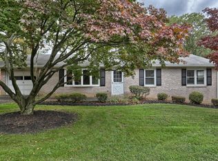 512 Bean Blossom Dr, Lancaster, PA 17603