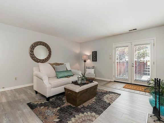 4th image of 411 W 10th St