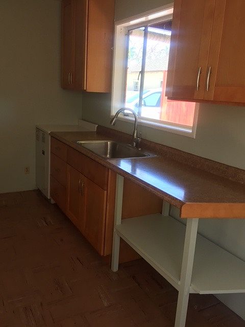 1st image of 715 B Ave