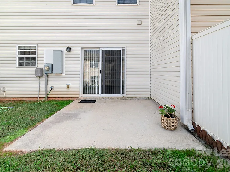 558 Calen Ln — Photo 40