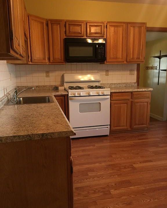 2nd image of 16 Cliff St #2
