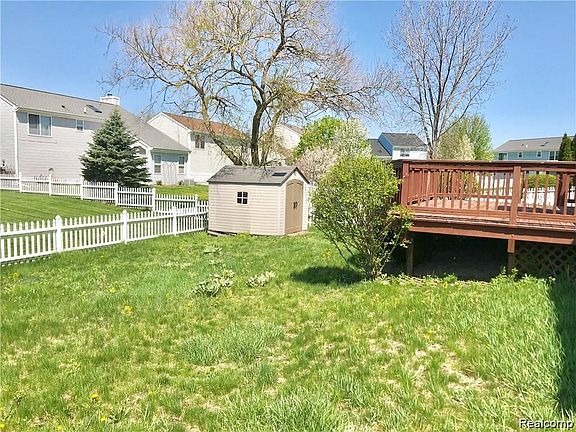 2nd image of 476 Waterbury Ct #203