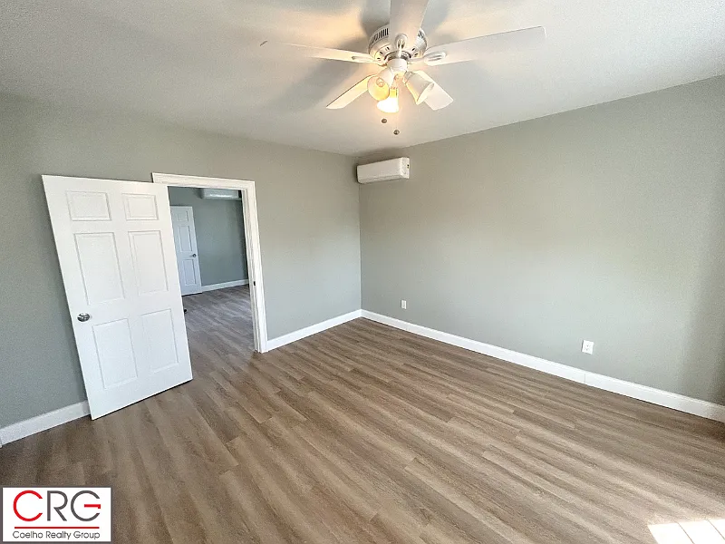 2 bed, 1000 sqft, $3,300 — Photo 4