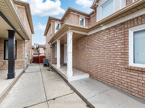 3rd image of 64 Narrow Valley Cres