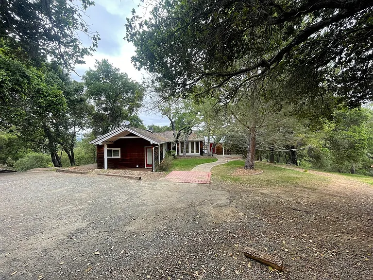 15480 Peach Hill Rd — Photo 1