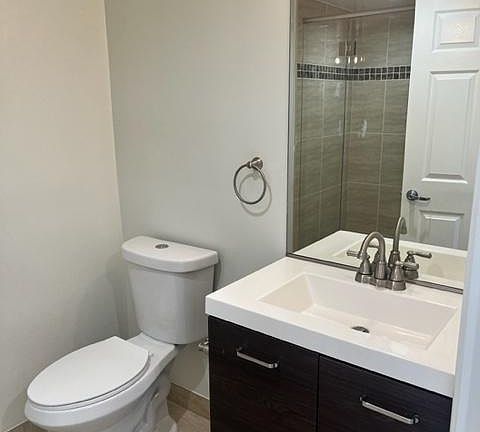 5th image of 1866 Greenfield Ave #200