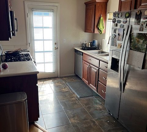 4th image of 1005 Tourmaline St APT 4