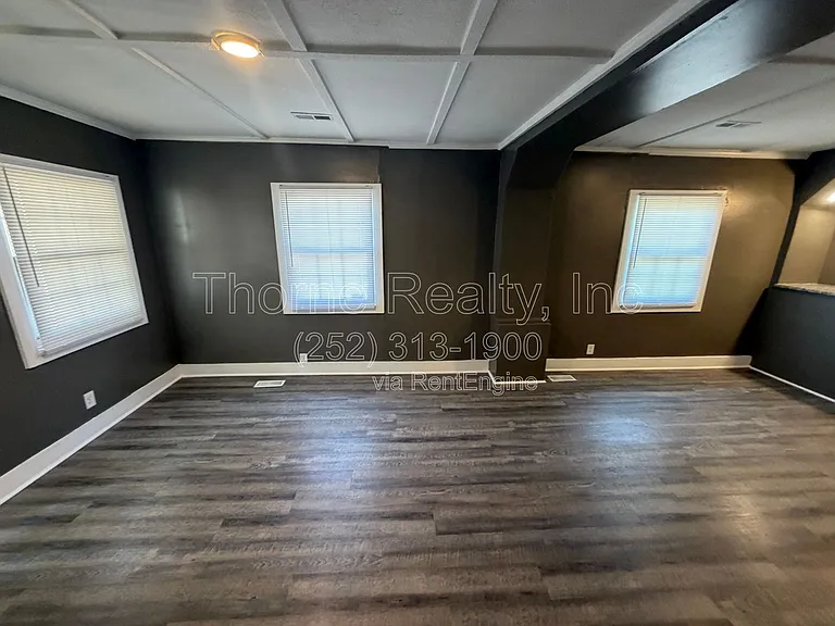 615 Manchester St SE — Photo 8