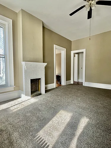 102 W Walnut St Photo 1