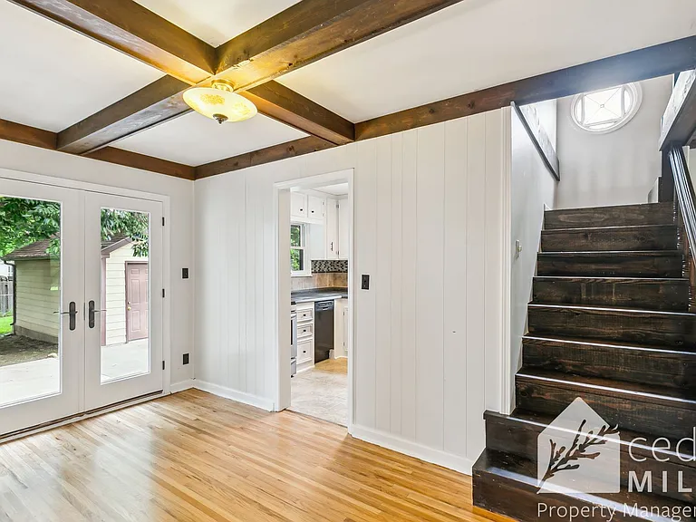 605 S Beverly Dr — Photo 4