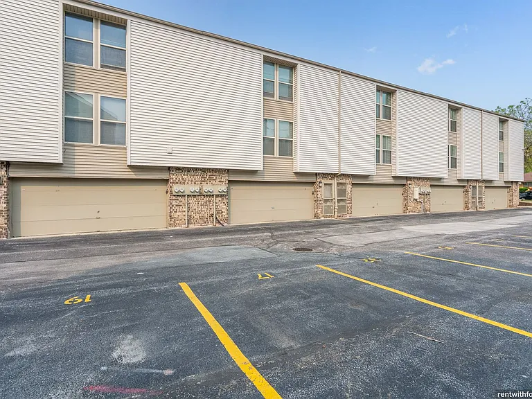 8827-8865 W Appleton Ave — Photo 22