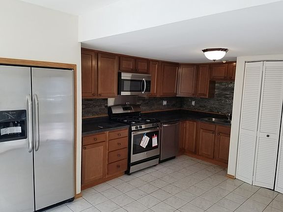 3rd image of 11U Fernwood Dr