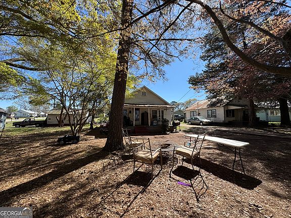 5th image of 204 Colonial St