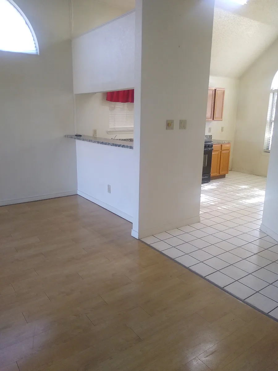 Building Photo - 10600 Lehman St