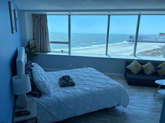 4th image of 1515 Boardwalk #1507