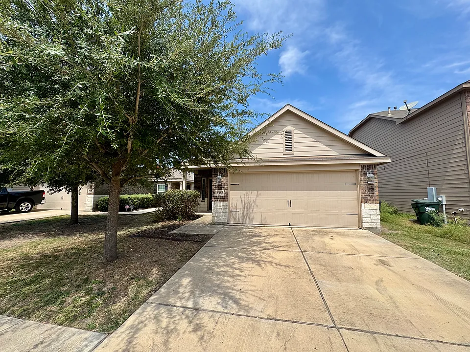 1532 Treeta Trl