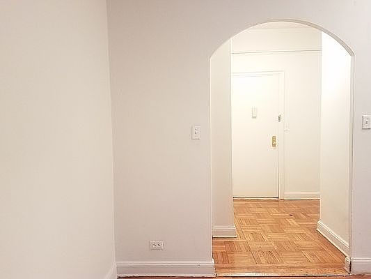 2nd image of 515 Cathedral Pkwy #8