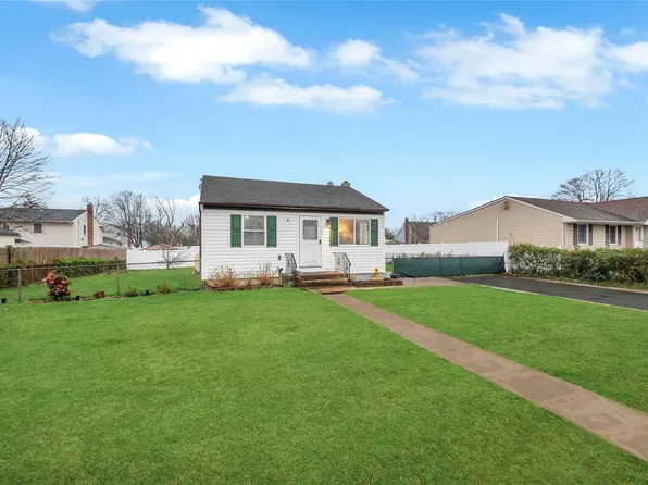 246 15th Street, West Babylon, NY 11704