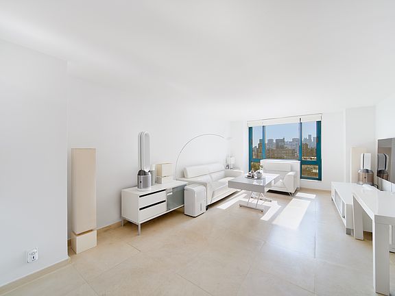 2nd image of 1 Irving Pl APT U20c