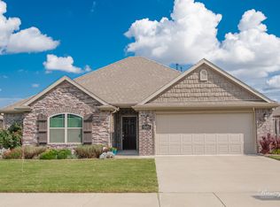 4686 W Croft Dr, Fayetteville, AR 72704