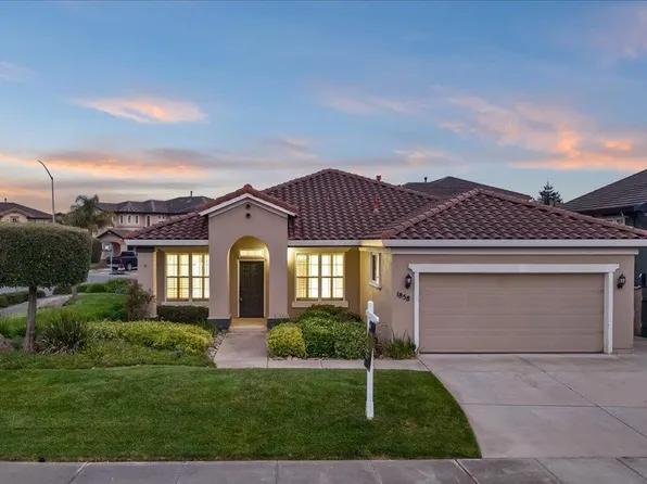 1858 Buckingham Dr, Salinas, CA 93906