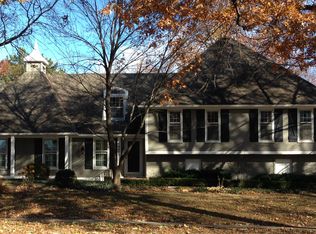 10071 Hemlock Dr, Overland Park, KS 66212