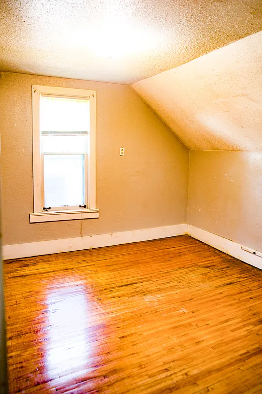 5 bed, $2,500 — Photo 1