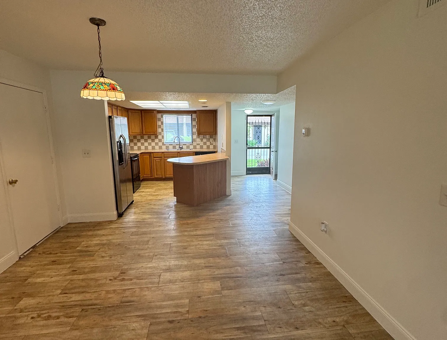 2 bed, 1100 sqft, $1,800 — Photo 3