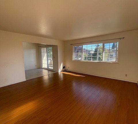 3rd image of 3617 Loma Vista Ave #3617