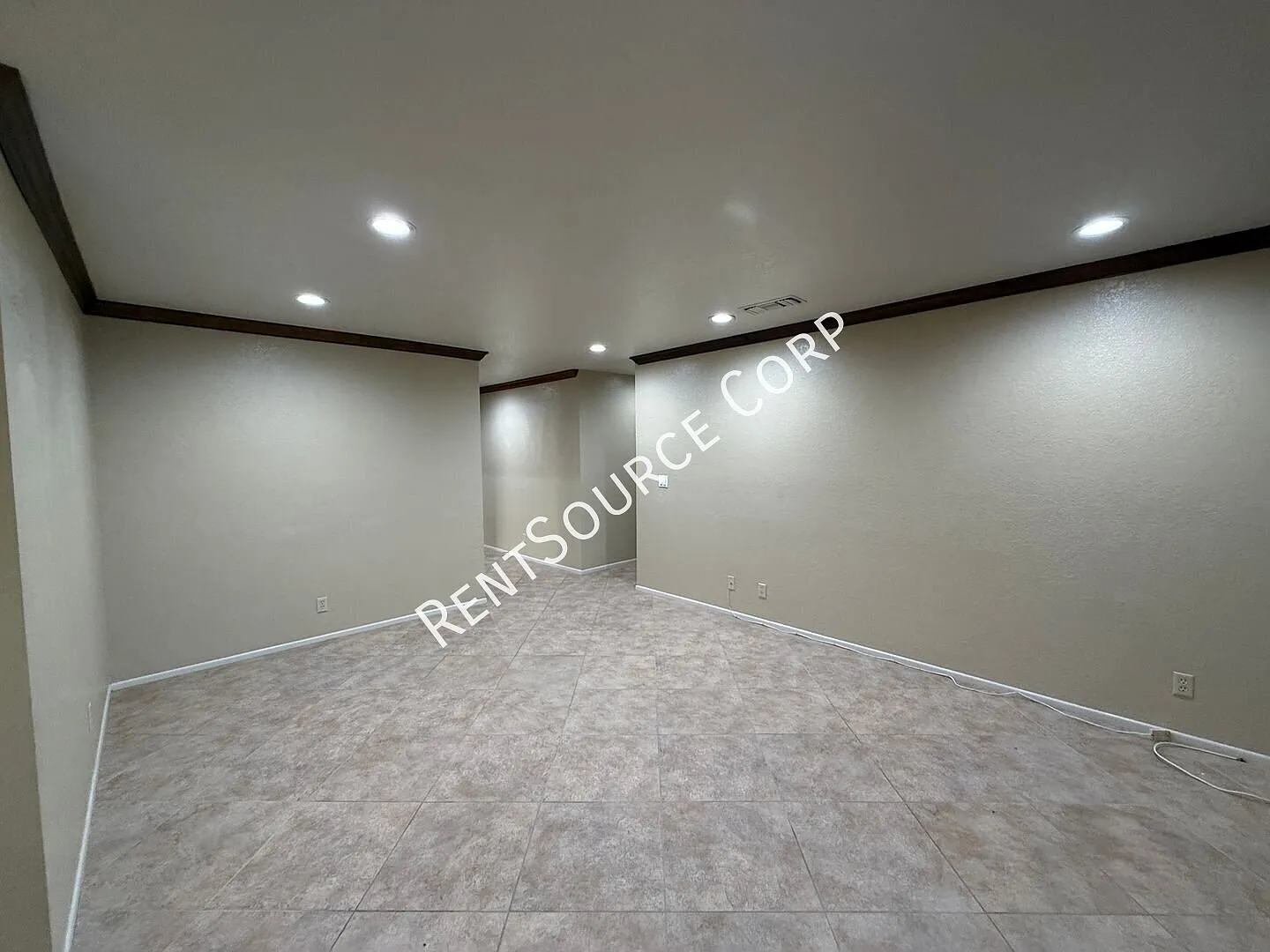 4 Bedrooms/2 Bathrooms Single Story Home for Rent in West Lancaster in Antelope Valley — Photo 4